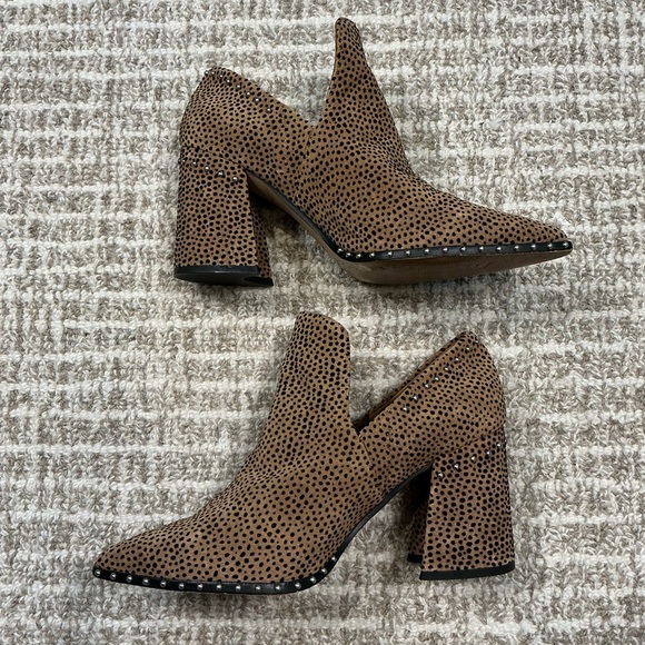 Gianni Bini Brown Studded Cheetah Ankle Booties Sz 8 - Picture 3 of 7